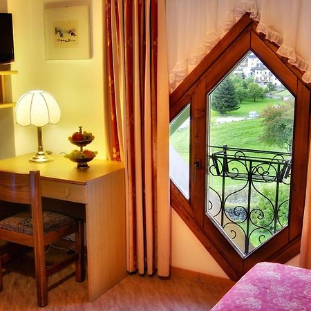 Albergo Miramonti Rabbi Bagian luar foto