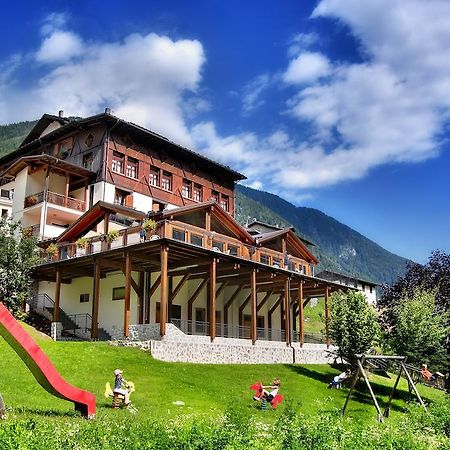 Albergo Miramonti Rabbi Bagian luar foto