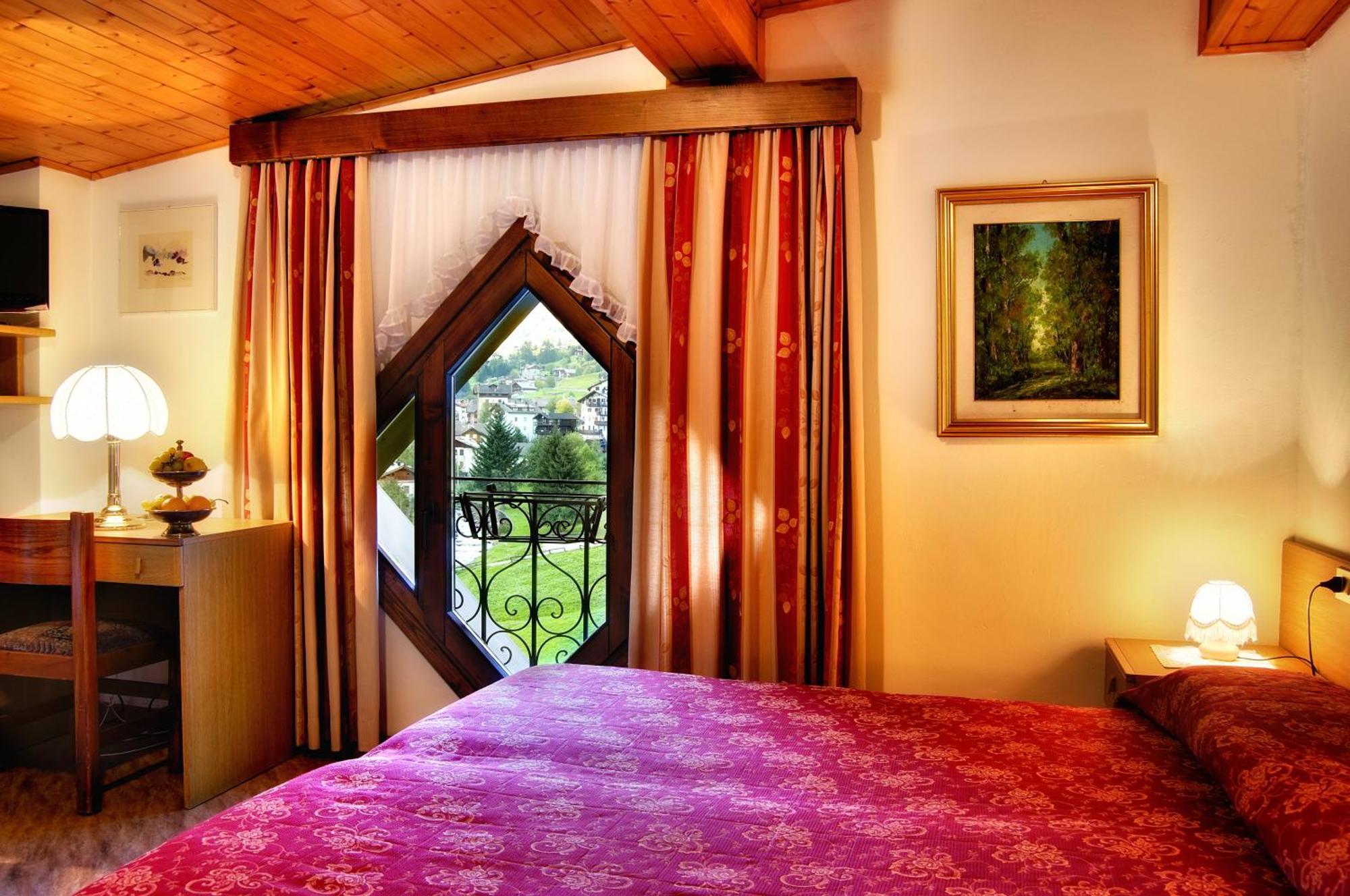 Albergo Miramonti Rabbi Ruang foto