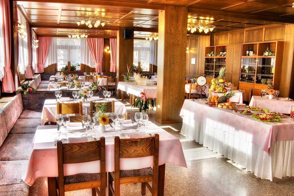Albergo Miramonti Rabbi Bagian luar foto