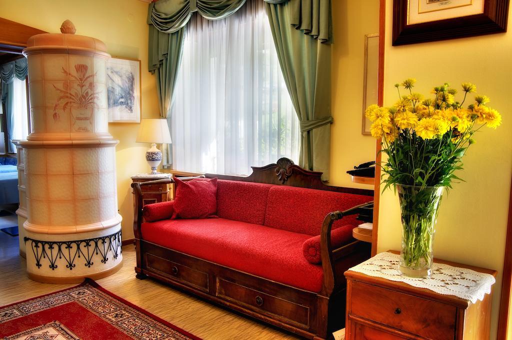 Albergo Miramonti Rabbi Bagian luar foto