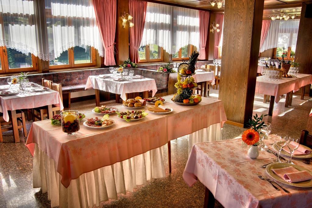 Albergo Miramonti Rabbi Bagian luar foto