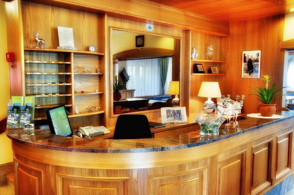 Albergo Miramonti Rabbi Bagian luar foto