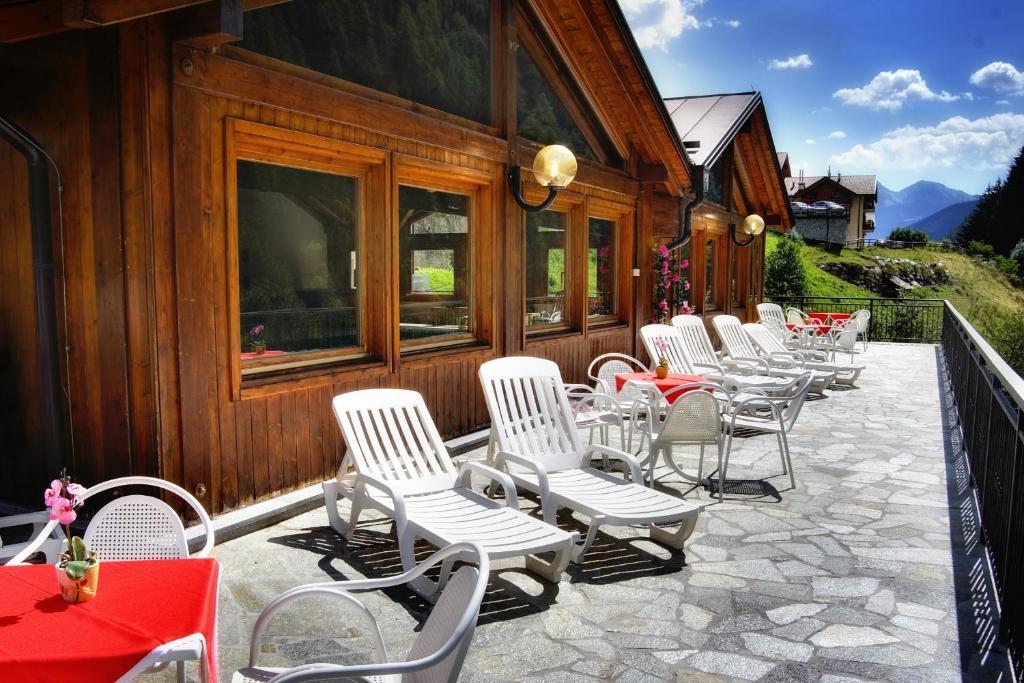 Albergo Miramonti Rabbi Bagian luar foto