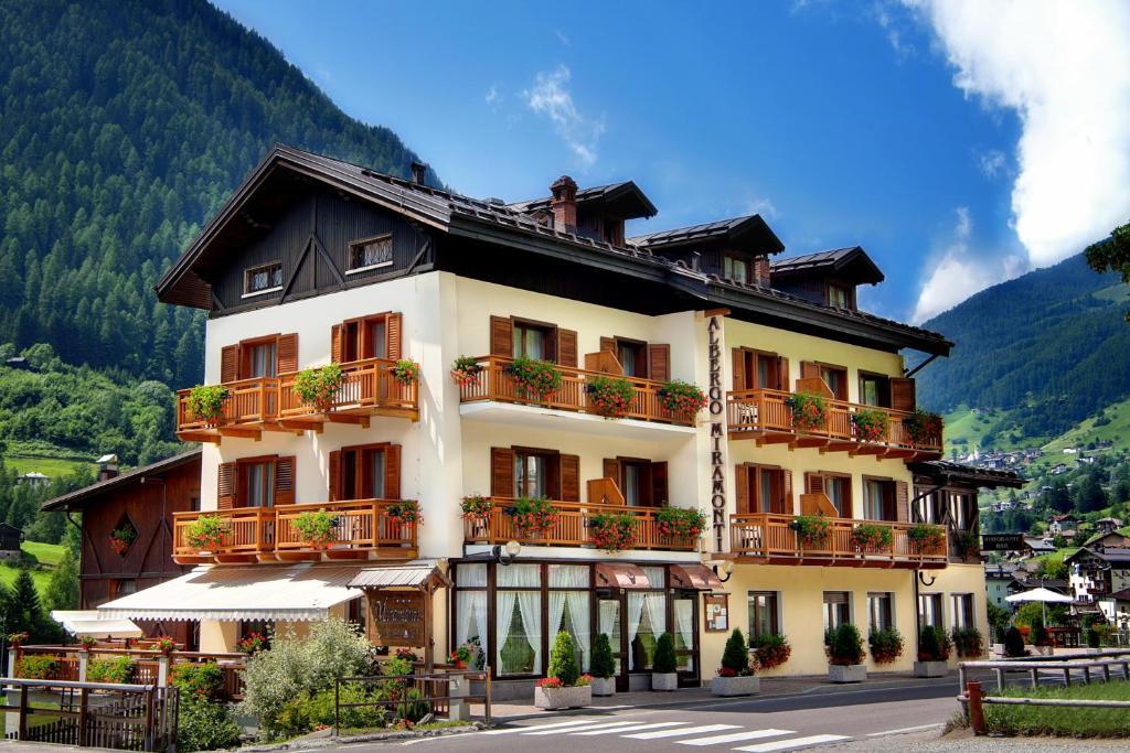 Albergo Miramonti Rabbi Bagian luar foto